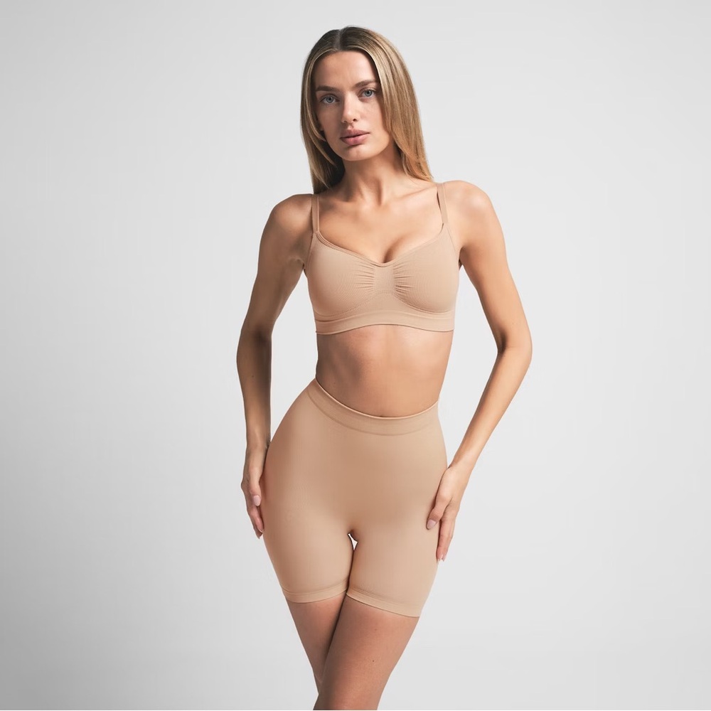 SKIMS Seamless Sculpt Bralette - Picture 4 of 4